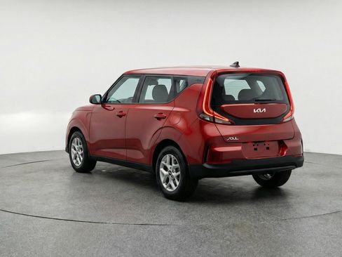 Used 2025 Kia Soul LX w/ LX Technology Package image 6