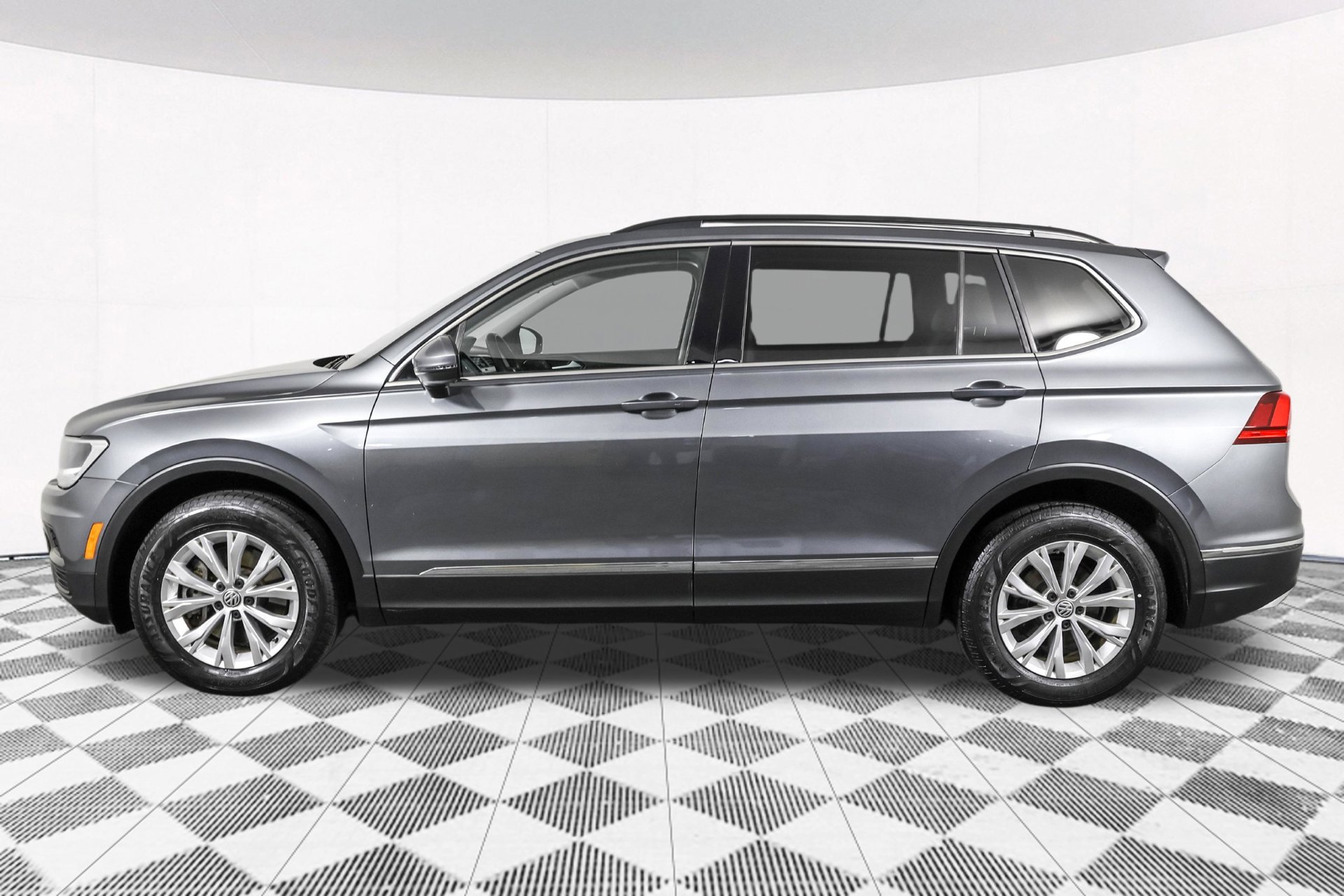 Used 2018 Volkswagen Tiguan SE w/ 3rd Row Seat Package AWD/4WD image 20