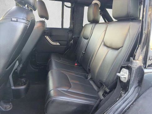 Used 2018 Jeep Wrangler Unlimited Rubicon w/ Connectivity Group image 25