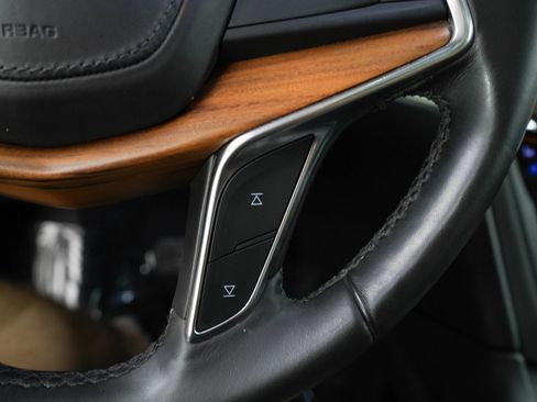 Used 2018 Cadillac XT5 Platinum AWD/4WD image 30