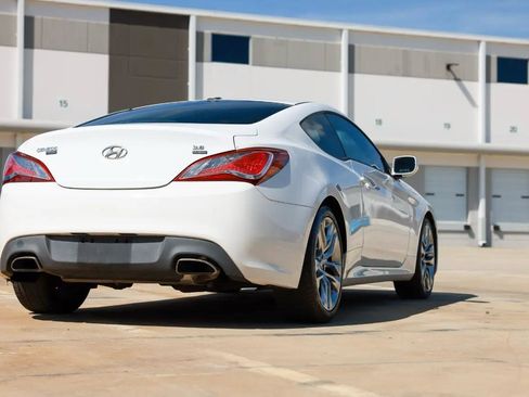 Used 2013 Hyundai Genesis 3.8 image 25