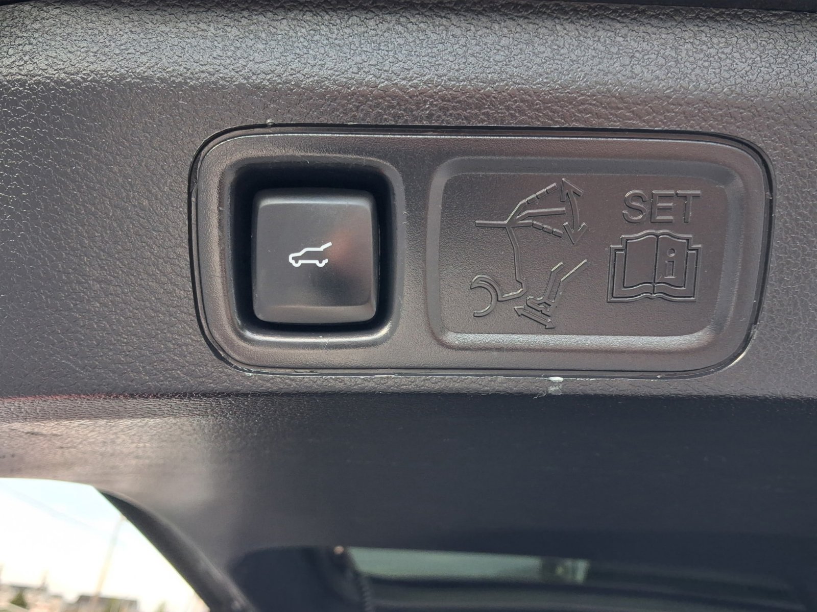 Used 2020 Ford Expedition XLT w/ Equipment Group 202A AWD/4WD image 22