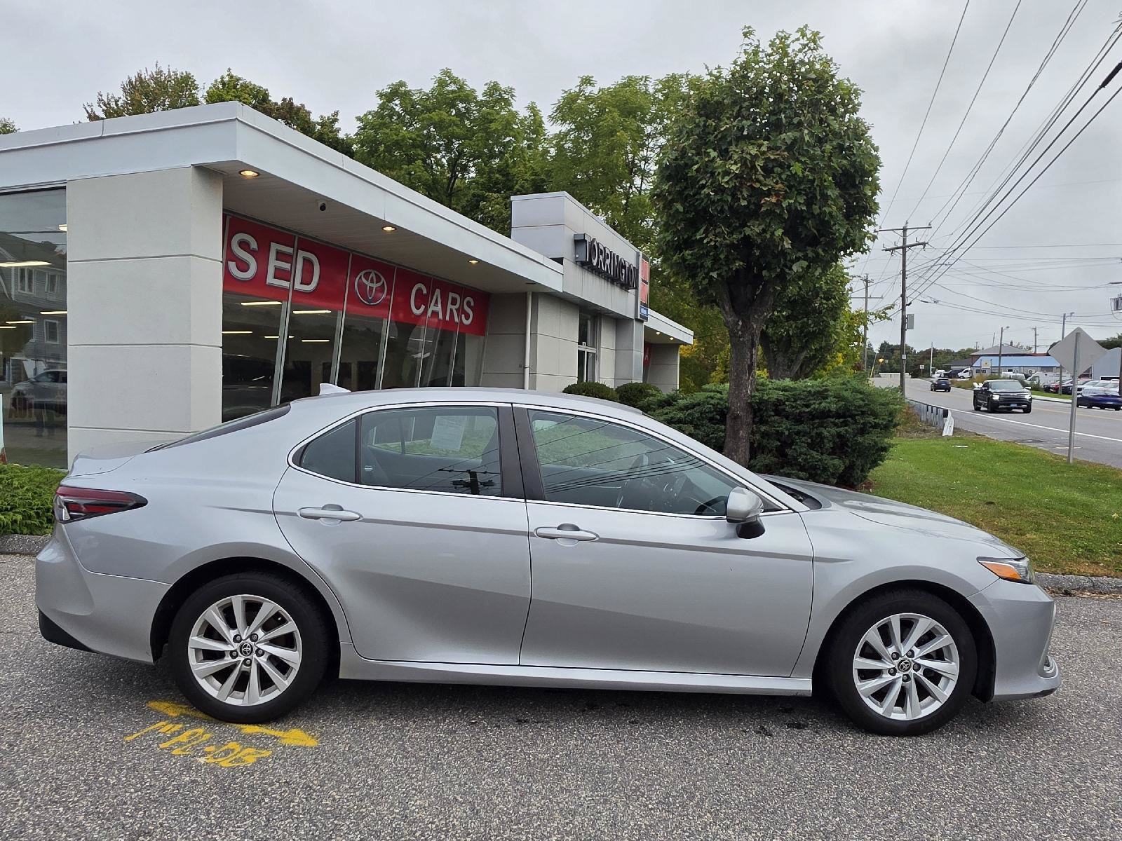 Used 2022 Toyota Camry LE AWD/4WD image 2