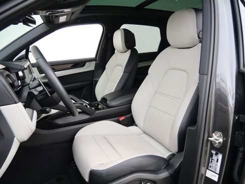 Used 2025 Porsche Cayenne S AWD/4WD image 14