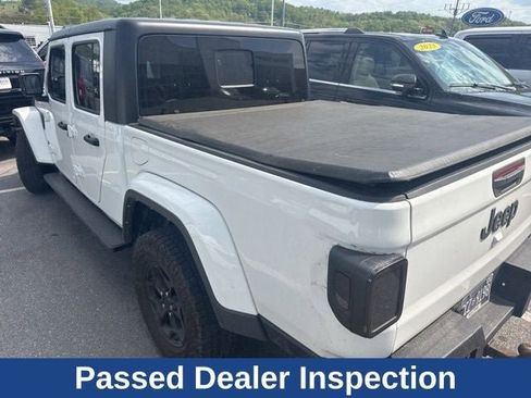 Used 2022 Jeep Gladiator Willys AWD/4WD image 18