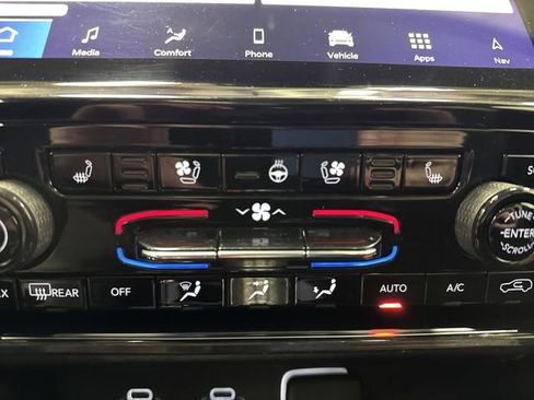 Used 2023 Jeep Grand Cherokee L Limited w/ Luxury Tech Group II image 8