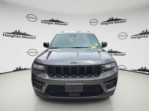 Used 2023 Jeep Grand Cherokee Altitude AWD/4WD image 8