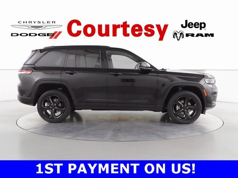 Certified 2023 Jeep Grand Cherokee Altitude image 4