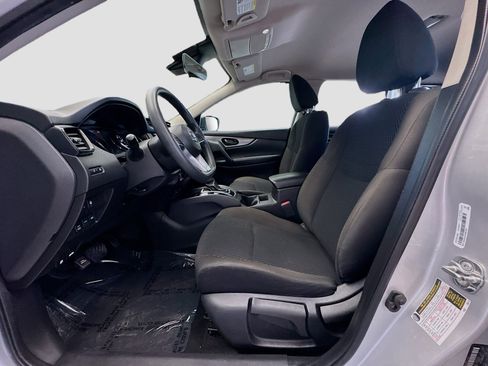 Used 2022 Nissan Rogue Sport S image 12