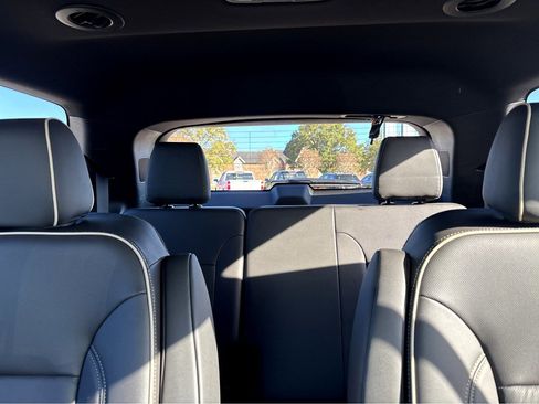 Used 2022 Chevrolet Traverse Premier w/ Redline Edition image 39