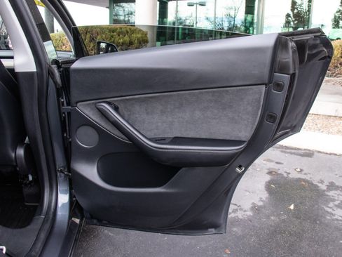 Used 2021 Tesla Model Y Long Range image 22