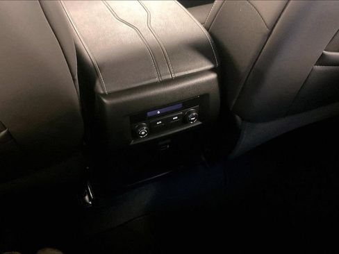 Used 2023 Chevrolet Traverse LT FWD image 31