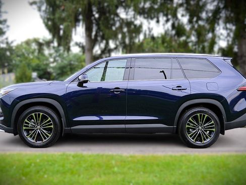 Used 2025 Toyota Grand Highlander AWD Hybrid image 8