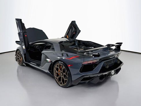 Used 2020 Lamborghini Aventador SVJ AWD/4WD image 40