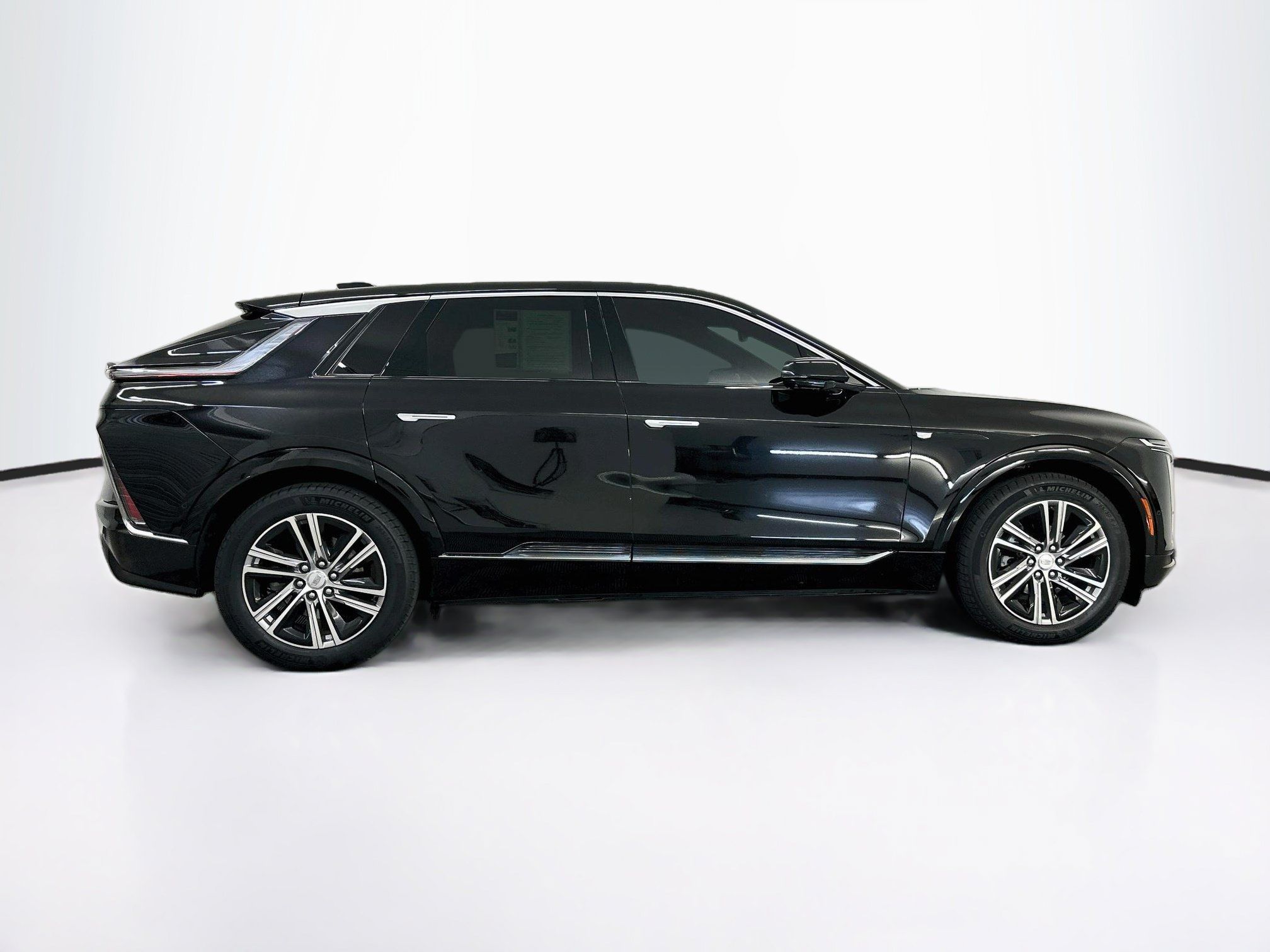 Used 2024 Cadillac Lyriq Luxury w/ LPO, Floor Liner Package AWD/4WD image 10