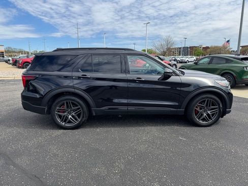 Used 2025 Ford Explorer ST AWD/4WD image 2