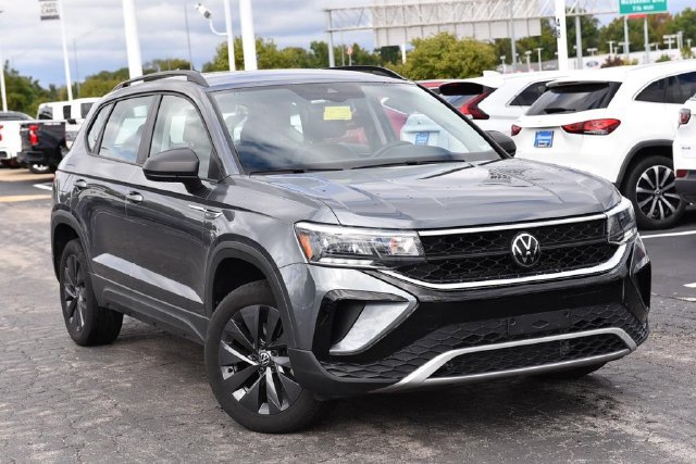 Used 2024 Volkswagen Taos S w/ MDO Package FWD image 2