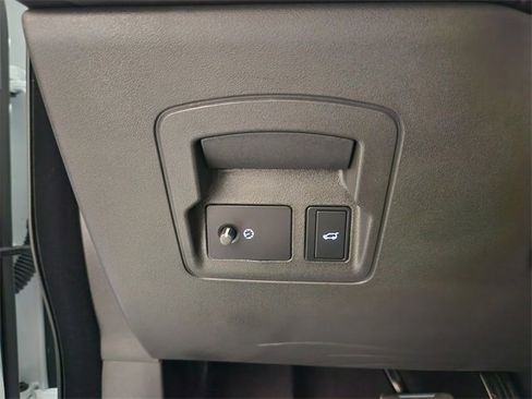 Used 2026 Land Rover Range Rover Velar Dynamic SE image 21