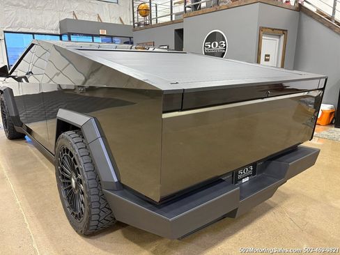 Used 2024 Tesla Cybertruck AWD Crew Cab image 6