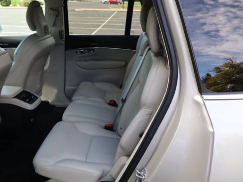 Used 2018 Volvo XC90 T6 Momentum w/ Convenience Package AWD/4WD image 20