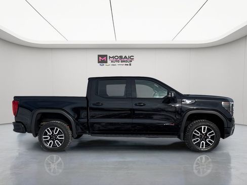 Used 2025 GMC Sierra 1500 AT4 w/ AT4 Premium Package image 8