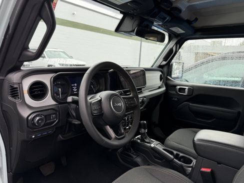 Used 2024 Jeep Wrangler Unlimited AWD/4WD image 9