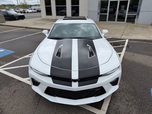 Used 2017 Chevrolet Camaro SS RWD image 8