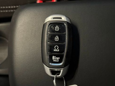 Used 2024 Hyundai Venue SEL image 18