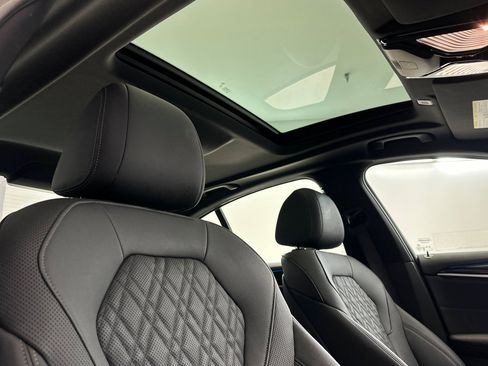 Used 2023 BMW 530e w/ M Sport Package image 26