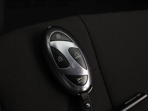 Certified 2025 Hyundai Elantra SEL image 27