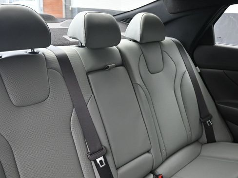 Used 2025 Hyundai Elantra Limited image 14