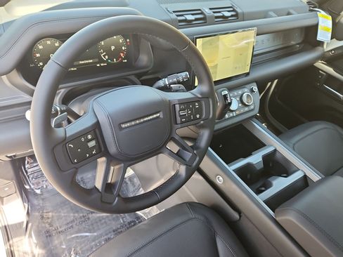 New 2025 Land Rover Defender 90 V8 image 3