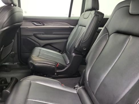 Used 2023 Jeep Grand Cherokee L Limited w/ Black Appearance Package AWD/4WD image 12