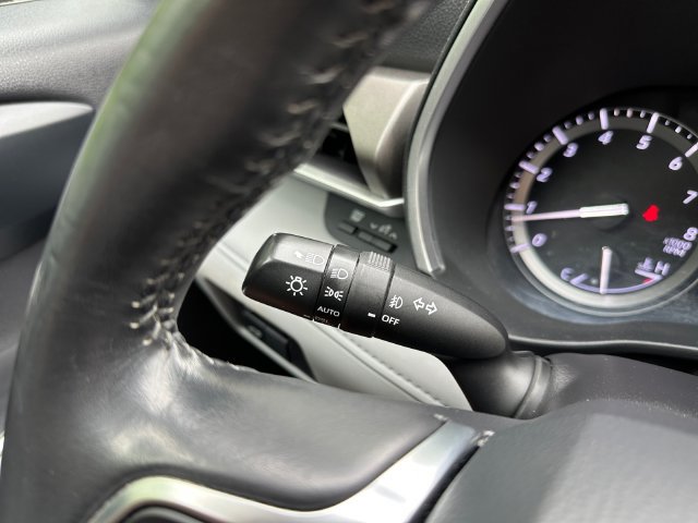 Used 2020 Toyota Highlander XLE FWD image 25