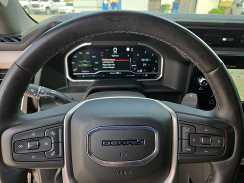 Used 2023 GMC Sierra 1500 Denali w/ Technology Package AWD/4WD image 4