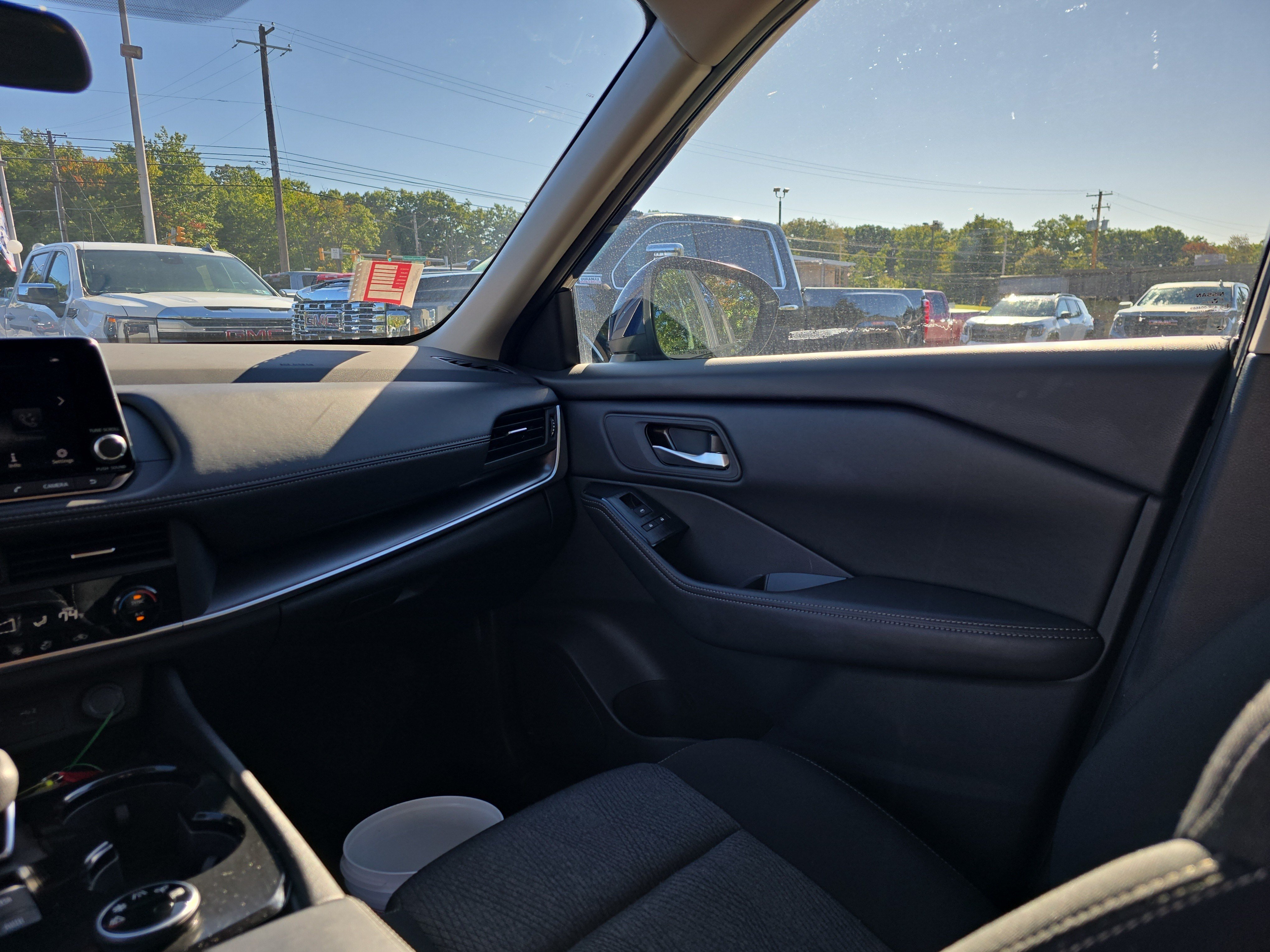 Used 2026 Nissan Rogue SV AWD/4WD image 16