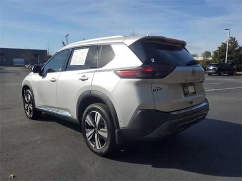 Used 2023 Nissan Rogue SL w/ SL Premium Package image 6