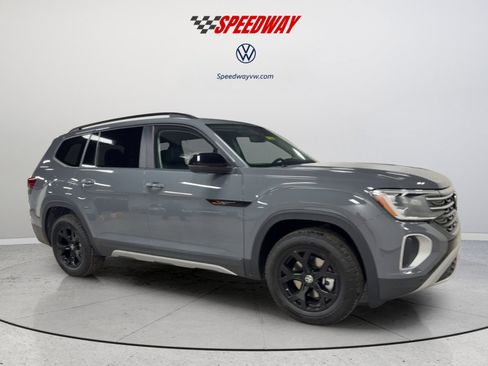 New 2026 Volkswagen Atlas Peak Edition AWD/4WD image 3