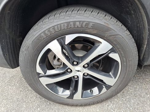 Used 2025 Chevrolet Trax RS FWD image 6