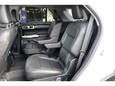 Used 2022 Ford Explorer XLT w/ Equipment Group 202A RWD image 12