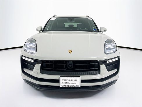 Certified 2025 Porsche Macan image 5