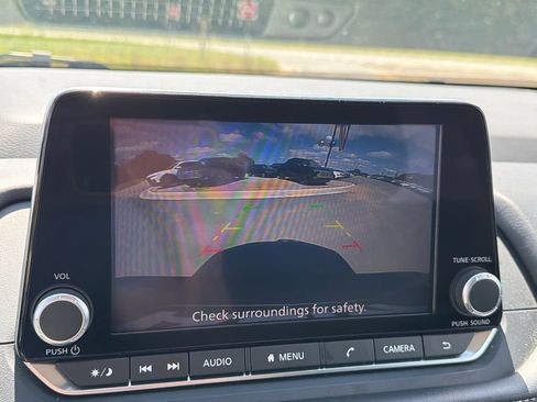 Used 2025 Nissan Rogue SV FWD image 29