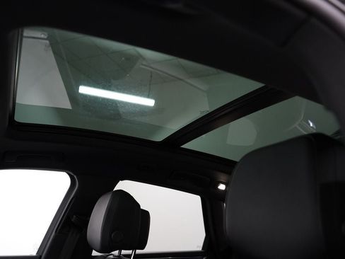 Used 2024 Porsche Macan AWD/4WD image 24