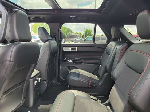 Certified 2024 Ford Explorer ST-Line w/ Class IV Trailer Tow Package AWD/4WD image 14