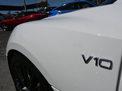 Used 2018 Audi R8 V10 w/ Premium Package RWD image 27