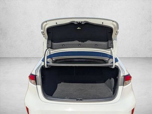 Used 2020 Toyota Corolla LE image 18