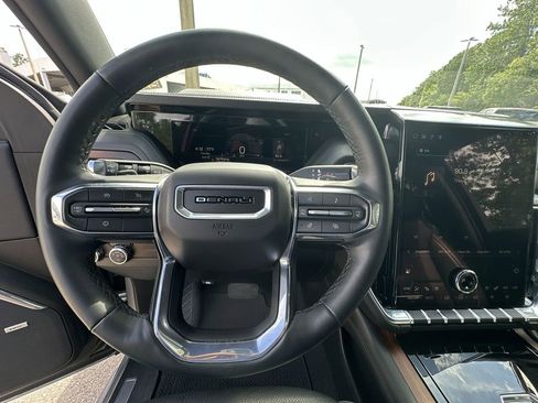 Certified 2025 GMC Yukon Denali AWD/4WD image 11