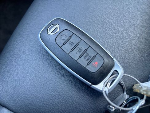 Used 2026 Nissan Rogue SL FWD image 23