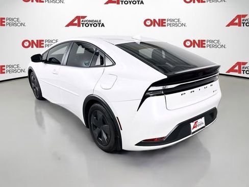 Certified 2025 Toyota Prius Plug-In Hybrid FWD image 5