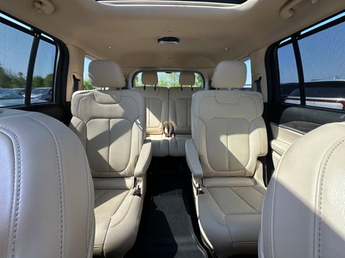 Used 2022 Jeep Grand Cherokee L Limited w/ Luxury Tech Group II AWD/4WD image 21